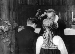 Bryllup i Gol stavkirke på Norsk Folkemuseum i 1949.