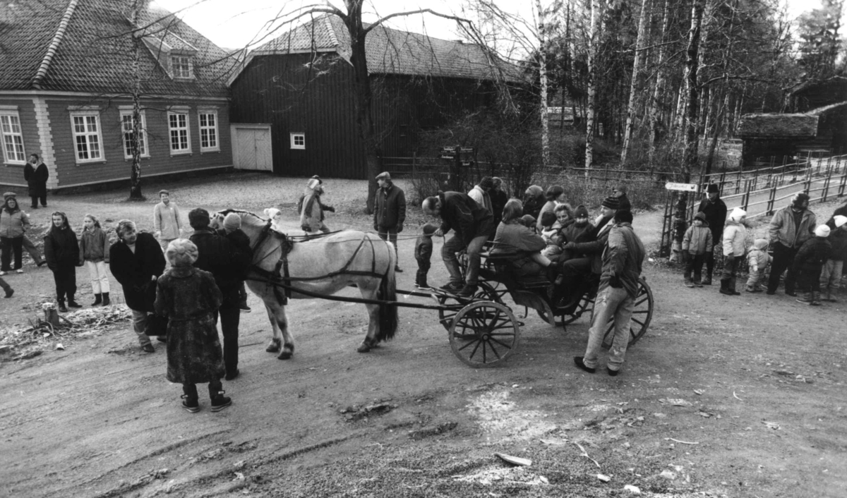 Julemarked 1987. Øyvind Kristoffersen og hesten Laila.