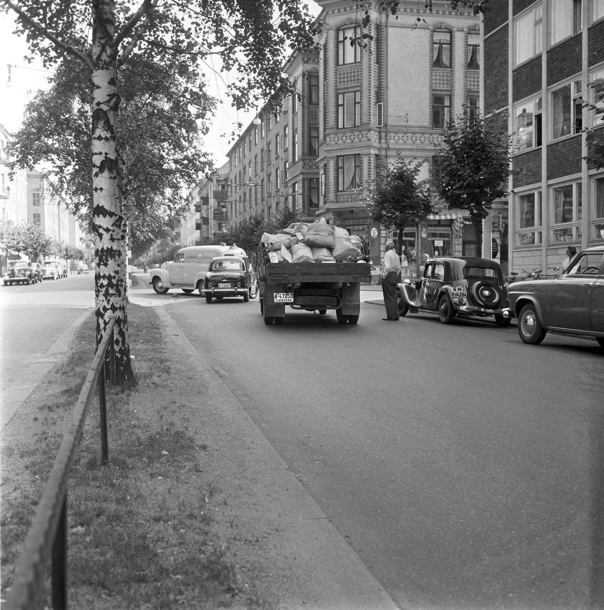 Serie. Biler og trafikkbilder i Oslogt, Bygdø, Galgeberg, Majorstuen, Carl Bernes pl. Fotografert 1959.