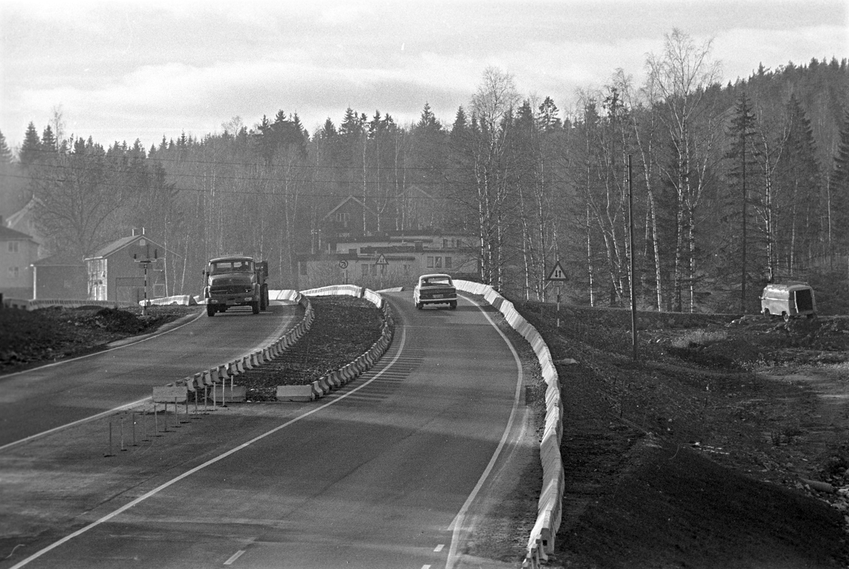 Serie. Drammensveien gjennom Asker i Akershus. Den nye motorveien. Fotografert, bl.a. fra fly, 1967.


