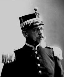 Portrett, Fredrik Meltzer Brun (født 1848), i uniform som ob