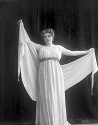 Portrett, operasangerinne, sopranen Gabrielle Bidenkap.