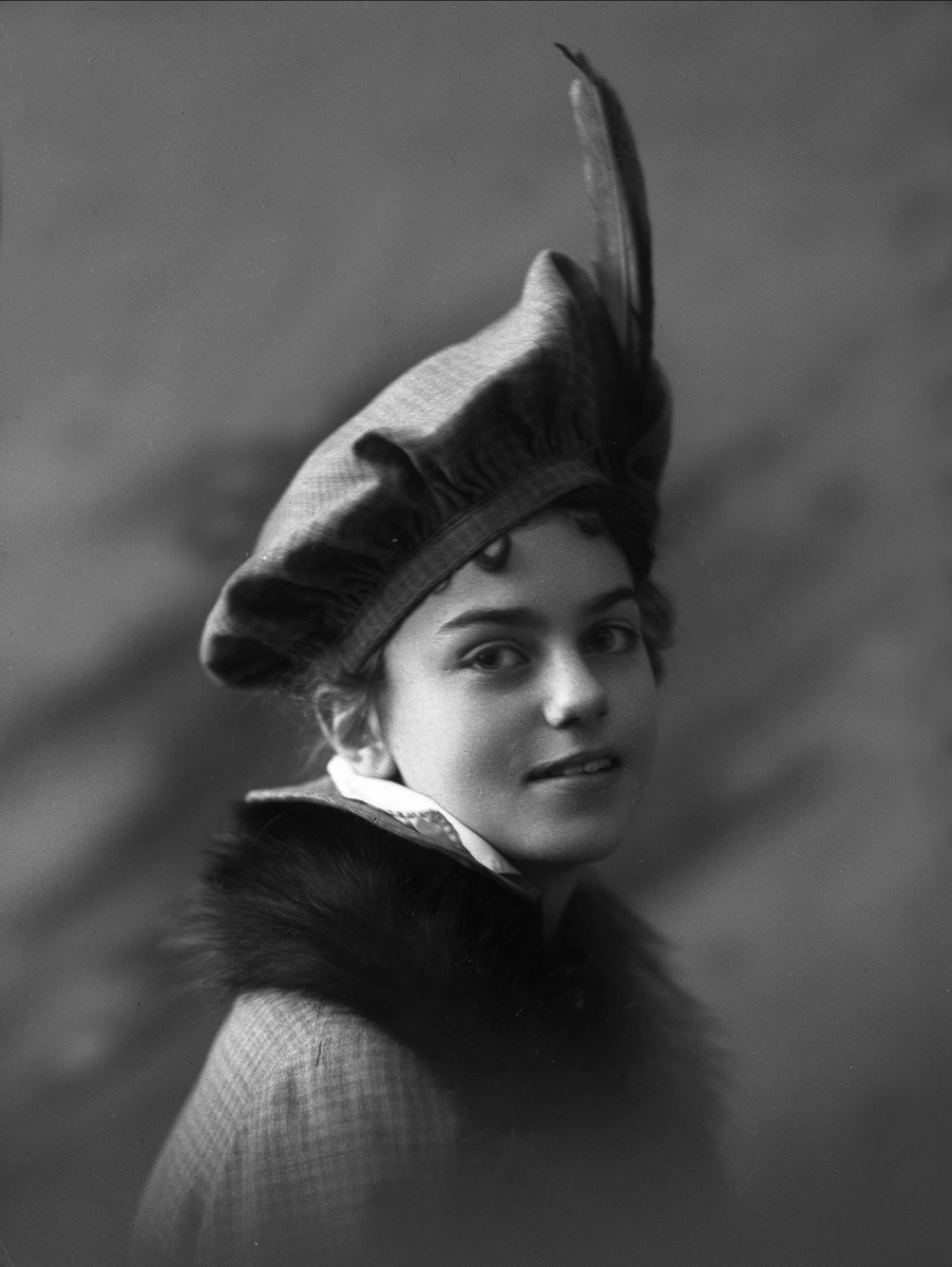 Portrett, Irene Ibsen, datter av Sigurd Ibsen.