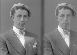 Portrett, to eksponeringer, Johan Hollsacker med russelue(?)