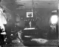 Interiør stue, ukjent sted.