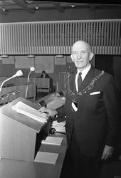 Bærum herredstyre, 1967. Ordfører på talerstol.