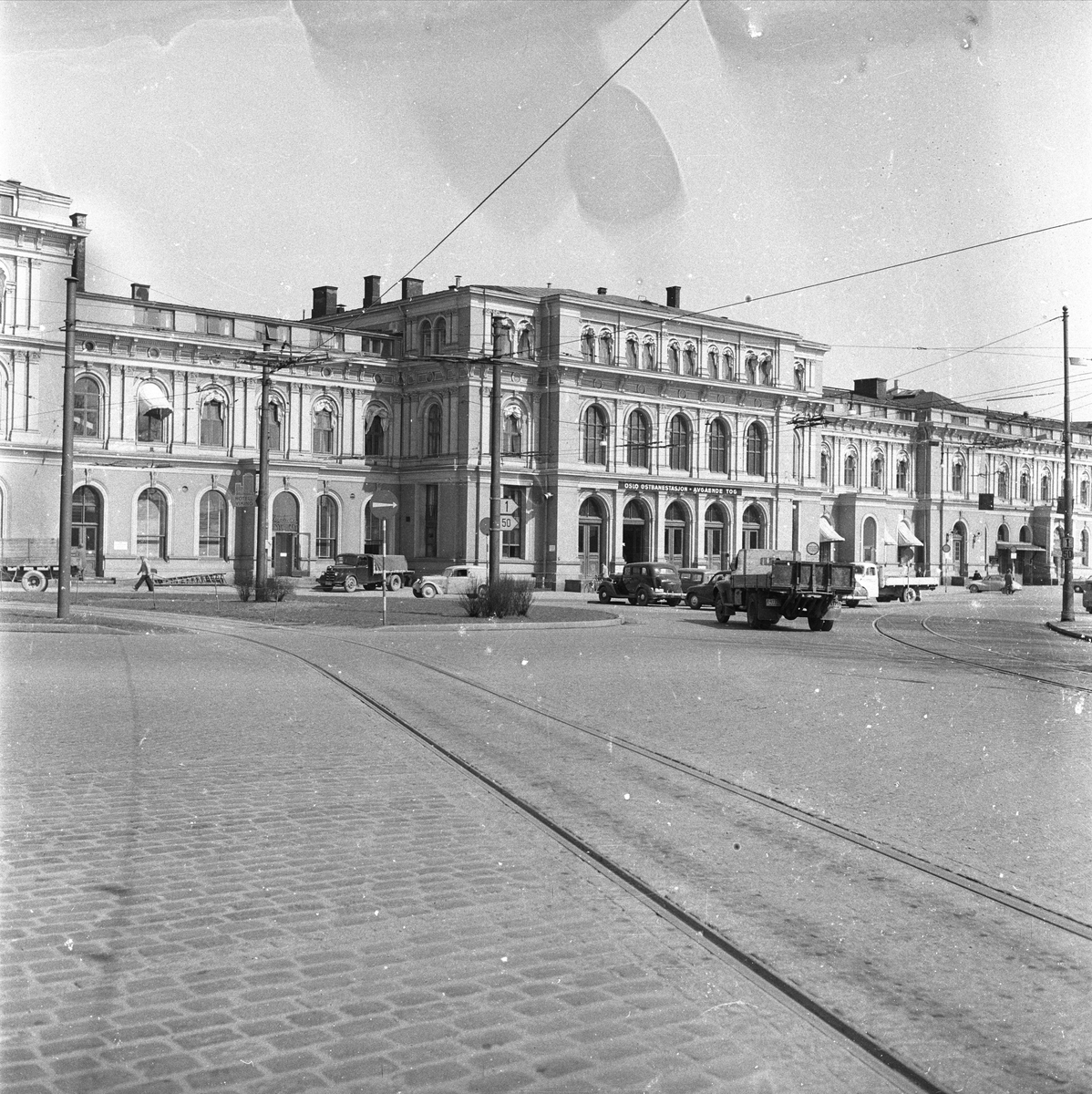 Jernbanetorget 1, Oslo, 08.05.1963. Østbanestasjonen.
