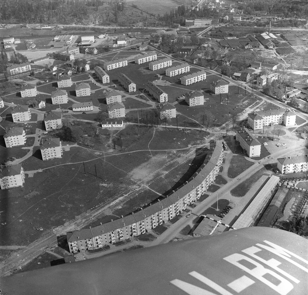 Oslo, 02.05.1959. Flyfoto fra innfartsveier og drabantbyer. 