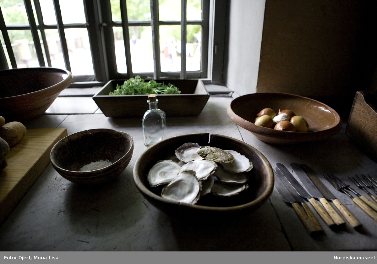 Svindersviksdagen - en 1700-talsdag för hela familjen 
lördagen den 14 juni. Köket. Nordiska museets personal i tidstypiska kläder.