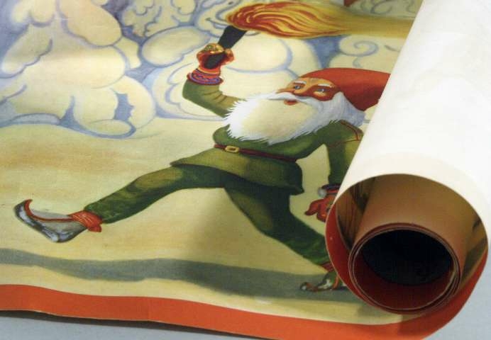 Julbonad av papper i färgtryck: tomtemotiv med text "Tomtar små i vaktparaden gå".