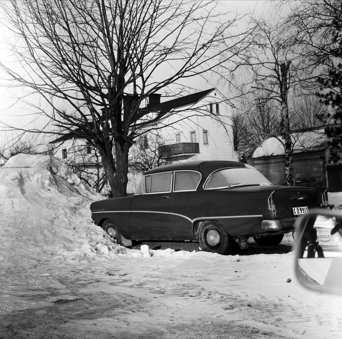 Långtidsparkering bekymrar Tierpsbor, Tierp, Uppland november 1973
