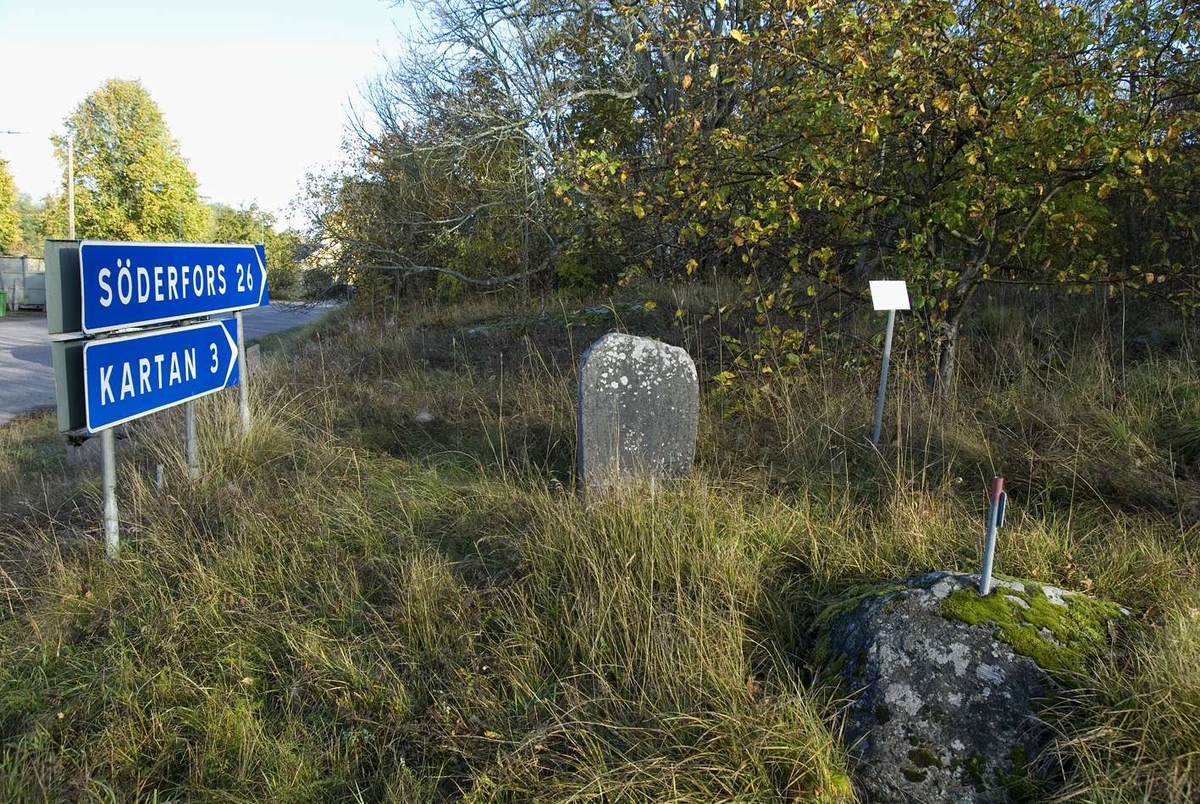 Runstenen U1180 i Åby, Östervåla socken, Heby kommun, Uppland