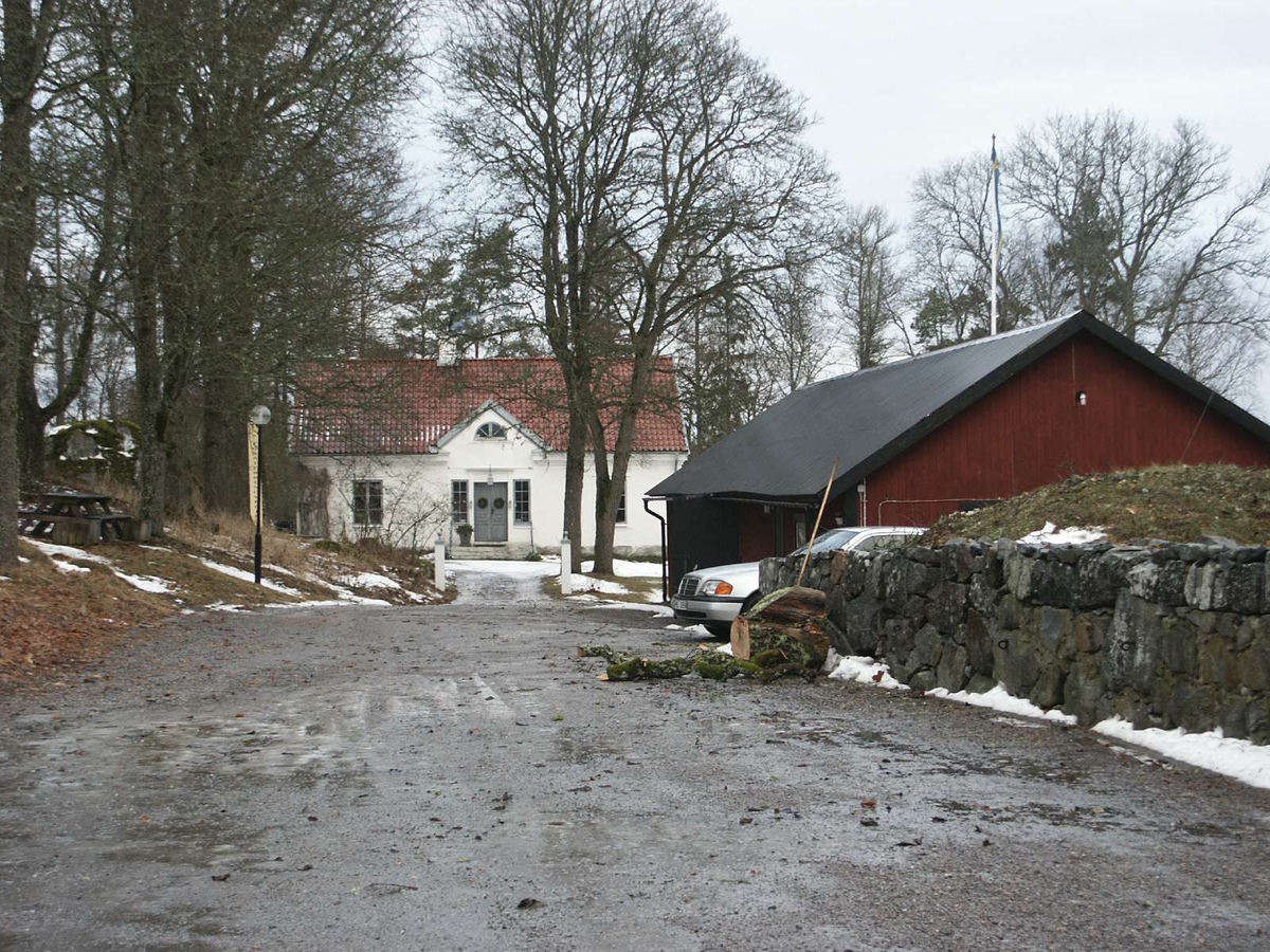 F d skola och ekonomilänga vid Giresta kyrka, Giresta socken, Uppland 2003