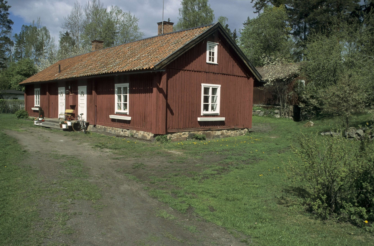 Bostadshus, Skogsbovägen 6, Tobo bruk, Tegelsmora socken, Uppland 2000 ...