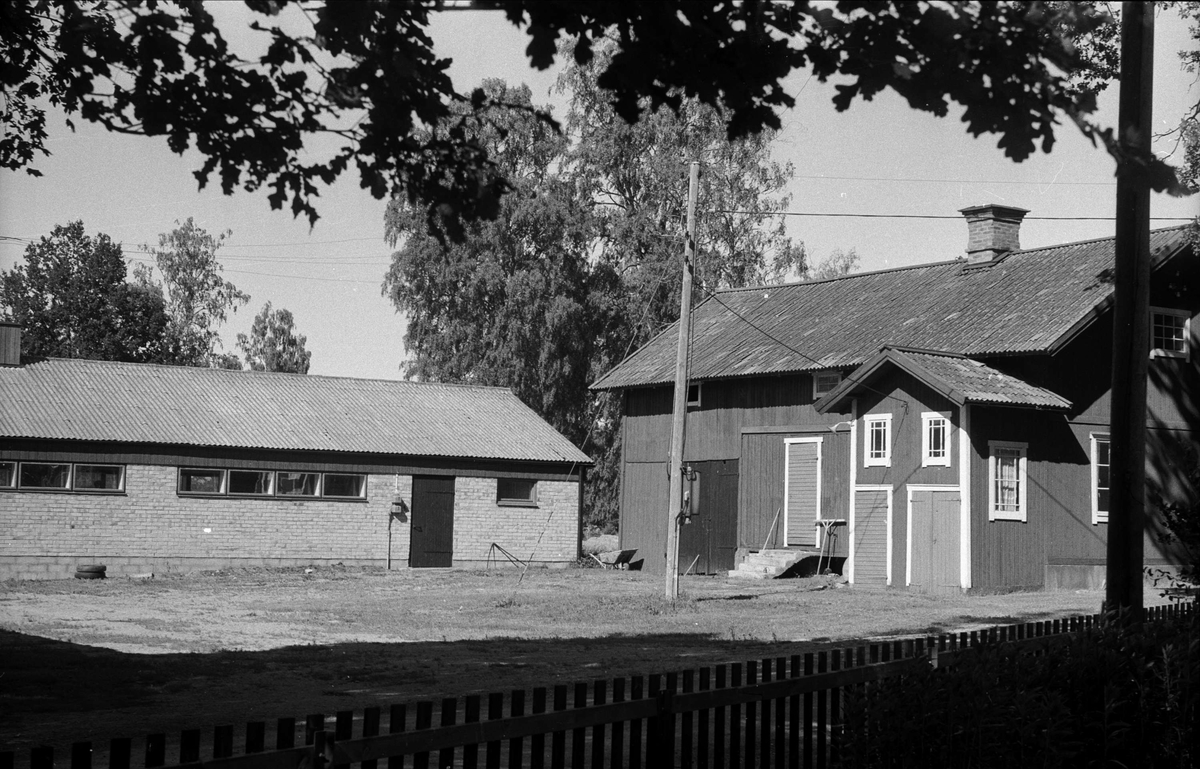 Ladugård och brygghus med jordkällare, Lund 2:2, Björklinge socken, Uppland 1976