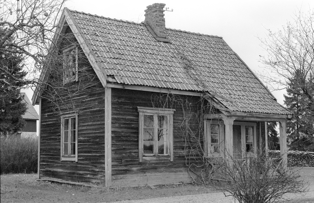 Bostadshus, Värnbo, Hagby-Forsa 2:3, Hagby socken, Uppland 1985
