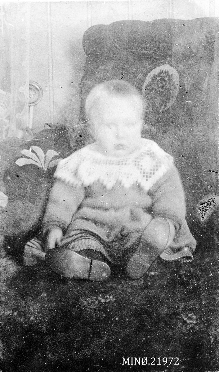 Portrett av liten gutt, Engebret Jonsen Brænd, født 1909. 