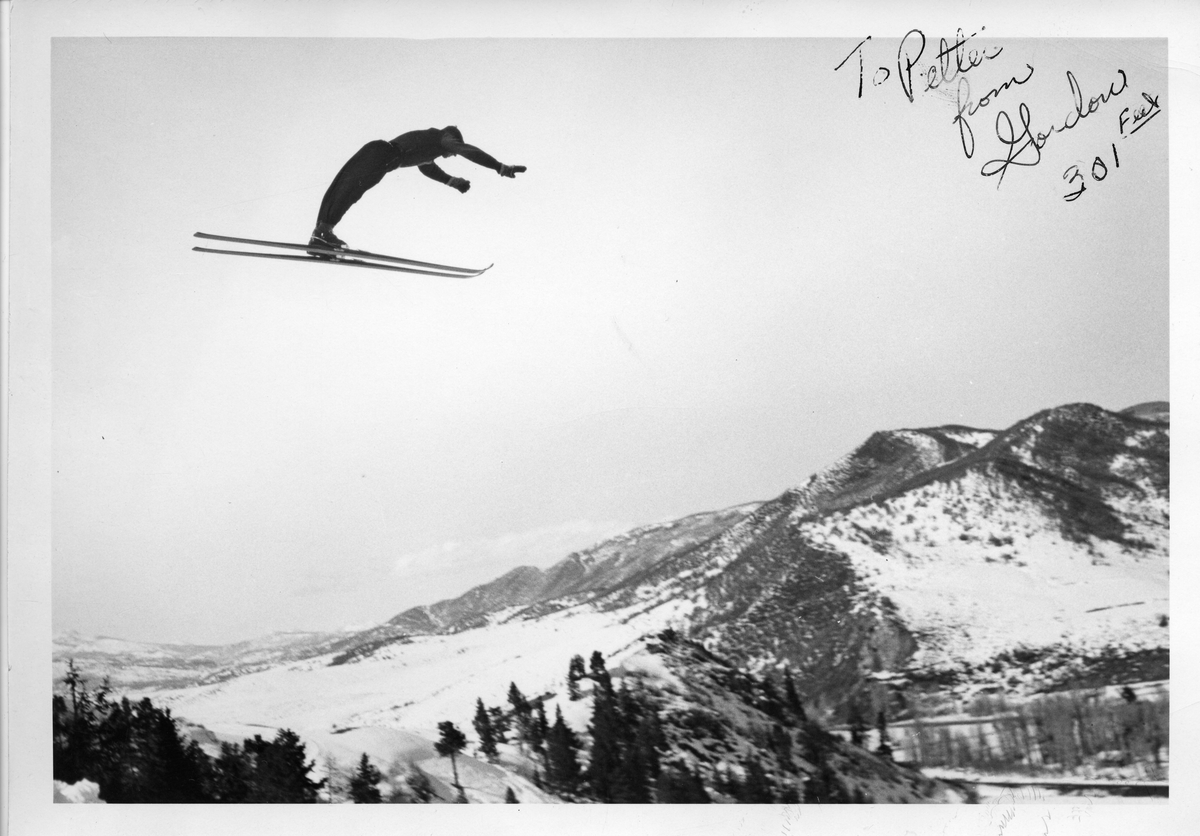 Petter Hugsted hopper i bakke i USA. Norwegan skijumper Petter Hugsted in action in the USA.