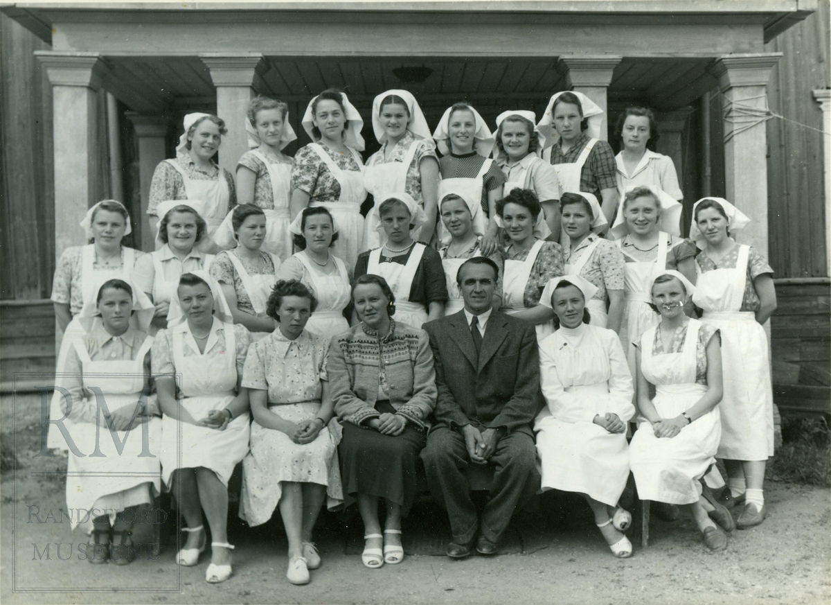 Praktisk jentekurs Vestoppland Folkehøgskole våren 1951, elever og lærere