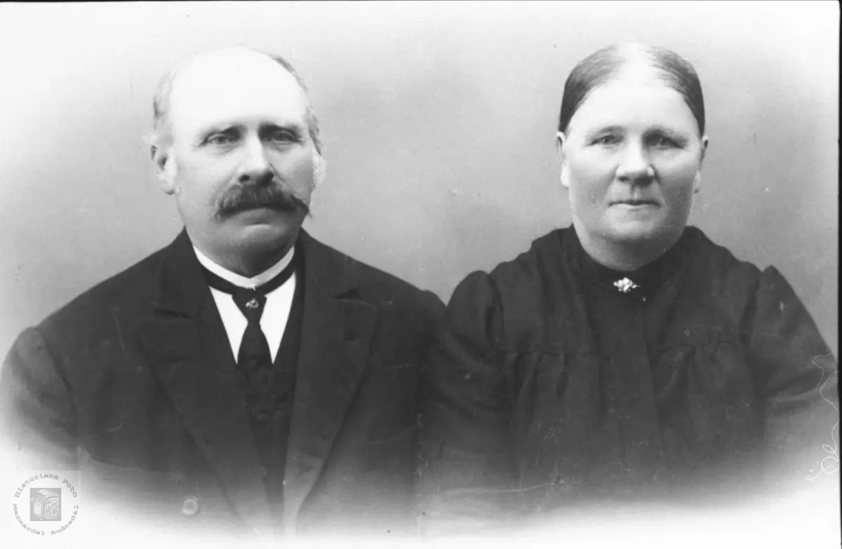 Portrett av ekteparet Abraham og Susanna Mjåland, Laudal.