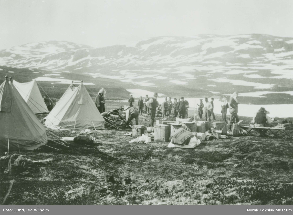 Befaring på Ofotbanen av svenske finansfolk. Leir ved Vassjaure (Wassijokki) rett øst for riksgrensen 13. juli 1896