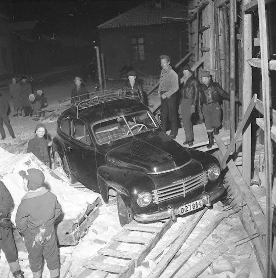 Enligt notering: "P.V. 444 mot vägg vid kvart. Ängön S:a Drottninggatan 16-2-1956".