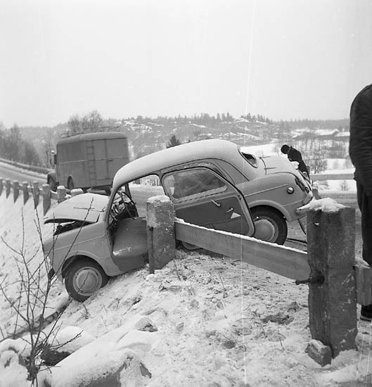 Enligt notering: "Bilolycka (Göteborgsv.) 13-2-1956".