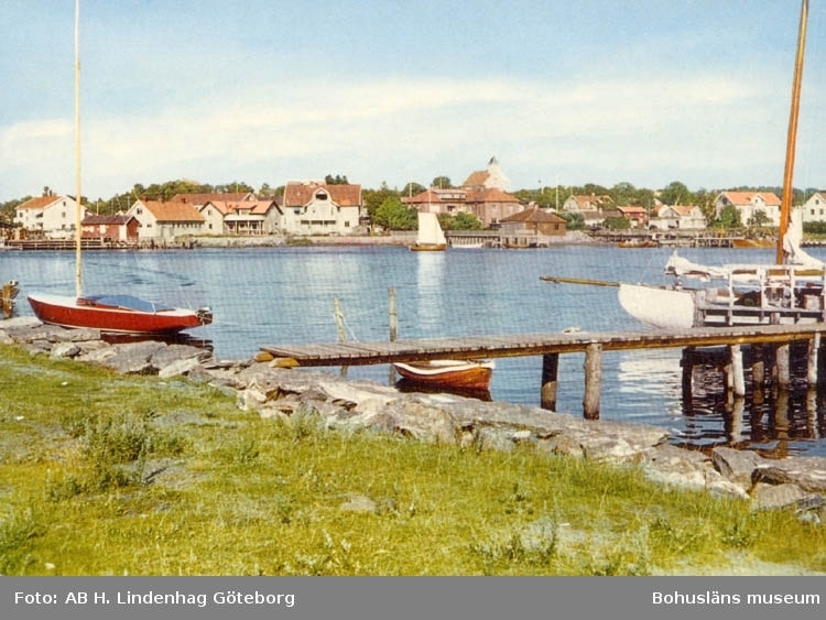 Tryckt text på kortet: "Stenungsund. Utsikt från Stenungsön."