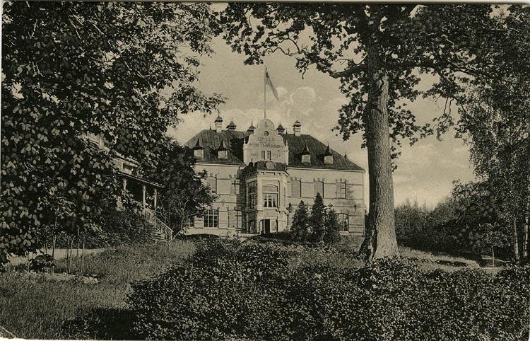 Tryckt text på vykortets framsida: "Uddevalla. Gustafsberg Barnhuset."