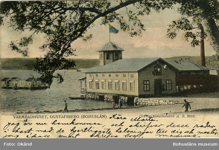 Tryckt text på vykortets framsida: "VARMBADHUSET, GUSTAFSBERG (BOHUSLÄN)."