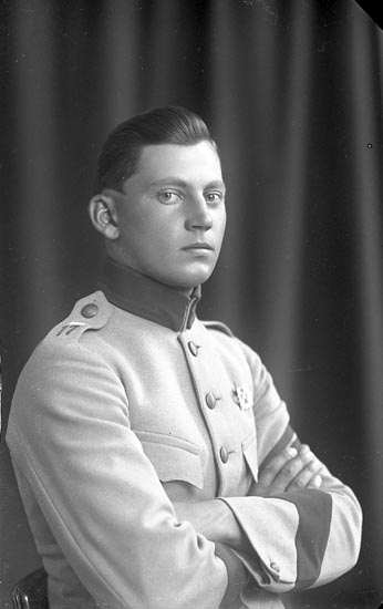 Enligt fotografens journal nr 3 1916-1917: "Berntsson, Anders Munkeröd Här".