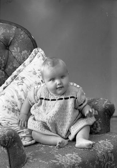 Enligt fotografens journal nr 7 1944-1950: "Pettersson, Eva Varekil".