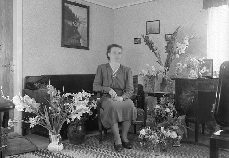 Enligt fotografens journal nr 7 1944-1950: "Andersson, Fru Aurora Stenungsund 50 årsdag".