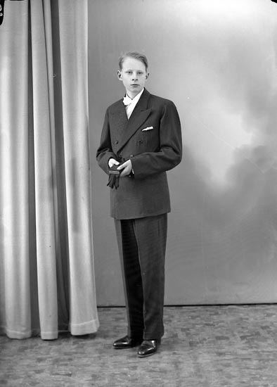 Enligt fotografens journal nr 8 1951-1957: "Olsson, Börje, Box 3, Svenshögen".