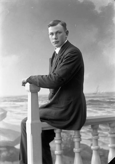 Enligt fotografens journal nr 2 1909-1915: "Ström, Gunnar, Här".