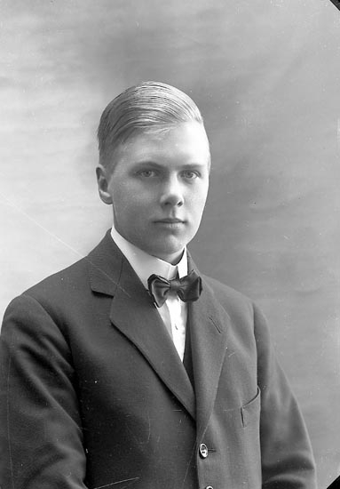 Enligt fotografens journal nr 4 1918-1922: "Lindqvist, Einar Här".