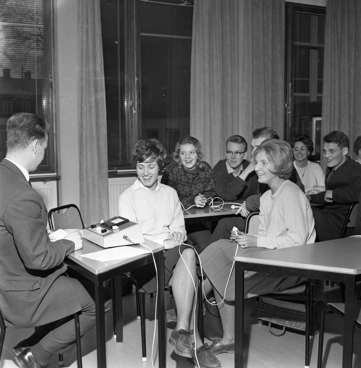 Elevrådet röstar med manometer.1960-tal.