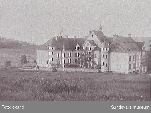 Ålderdomshemmet "Sköns fattiggård" i Birsta, senare ersatt av Solhaga. Uppfördes 1891 och revs 1964.