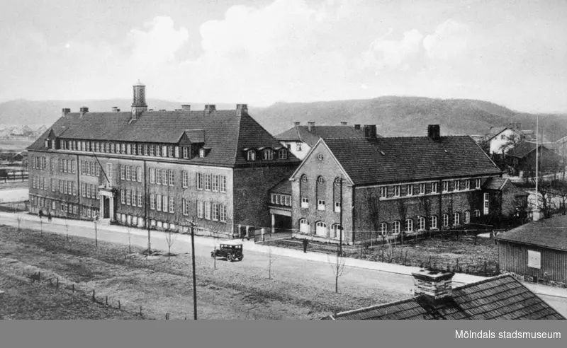 Centralskolan (nuvarande Kvarnbyskolan ) och den nyplanterade Allén, 1930-tal.