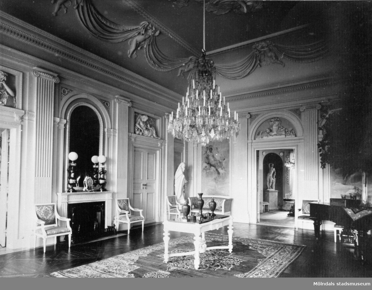 Stora salongen fullt möblerad. Gunnebo slott 1930-tal.