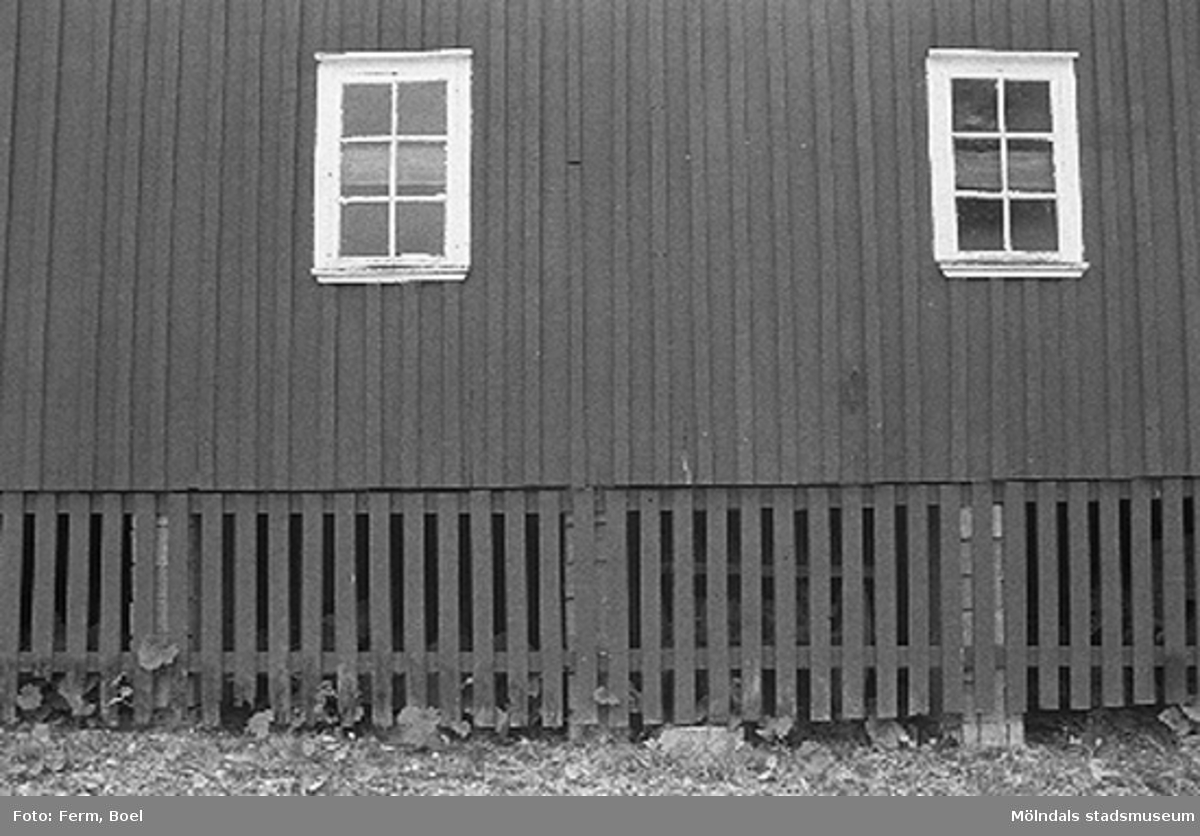 Ladugårdsvägg. Hembygdsgården/Börjesgården i Hällesåker, Lindome 1992-06-29.