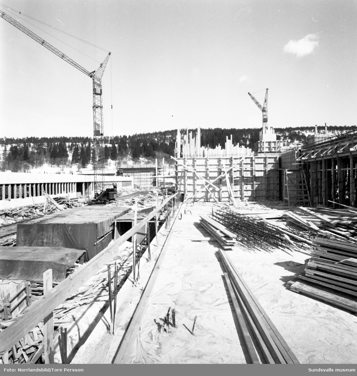 Byggbilder av tekniska gymnasiet på Västermalm.