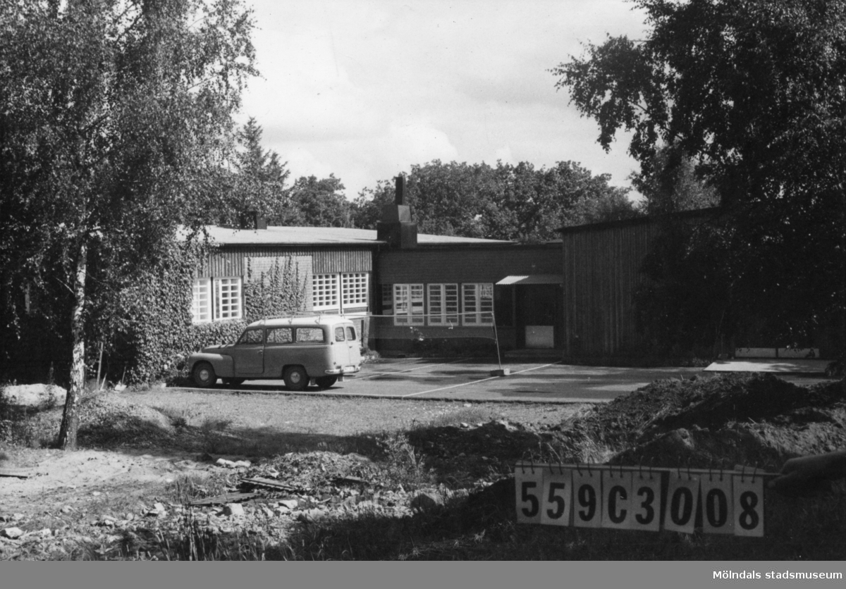 Byggnadsinventering i Lindome 1968. Fagered 3:1.
Hus nr: 559C3008, t. yrkesskolan.
Benämning: mottagningsavdelning.
Kvalitet: mycket god.
Material: trä.
Tillfartsväg: framkomlig.
Renhållning: soptömning.