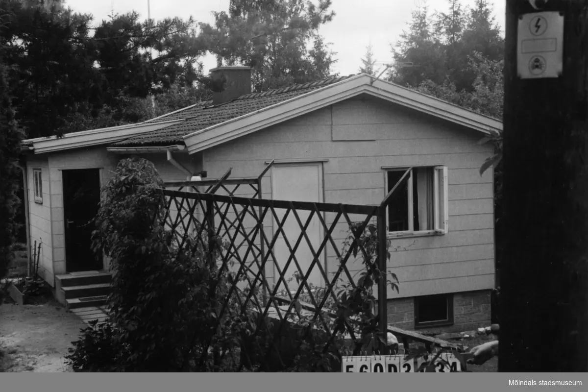 Byggnadsinventering i Lindome 1968. Fagered 2:18.
Hus nr: 560D3034.
Benämning: fritidshus.
Kvalitet: god.
Material: eternit.
Tillfartsväg: framkomlig.
Renhållning: soptömning.