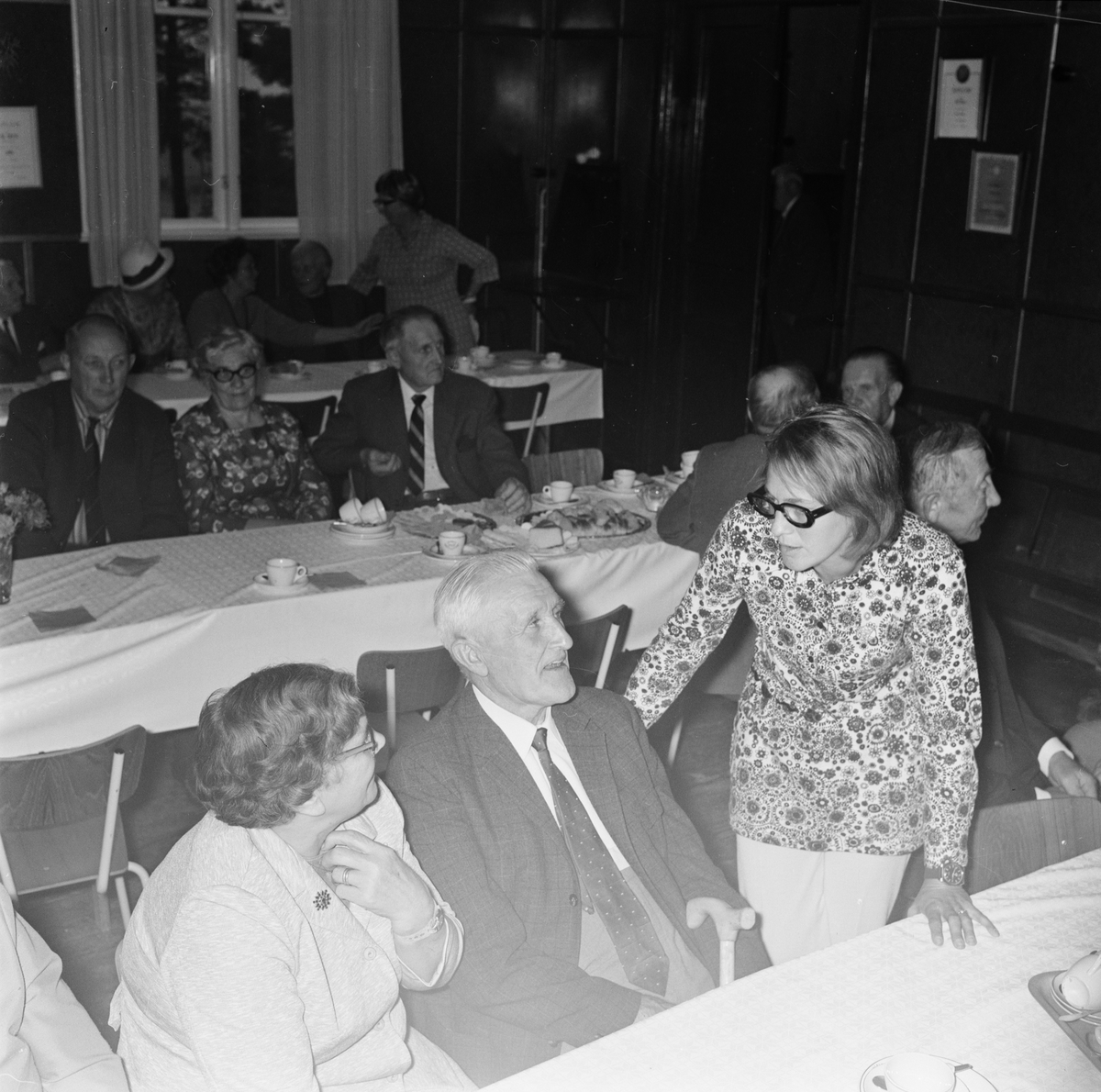 Vendelpensionärers möte, tillsammans med Eva Södergren, Vendels socken, Uppland september 1970