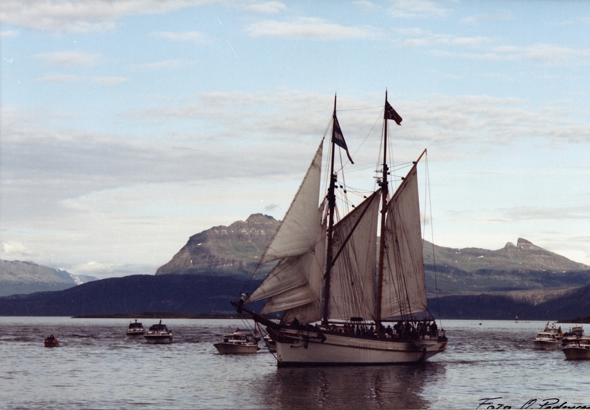 "Anna Rogde" på sjøen i 1990.