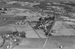 Oversiktsbilde, skråfoto, Rolvsøy kirke, 1961.