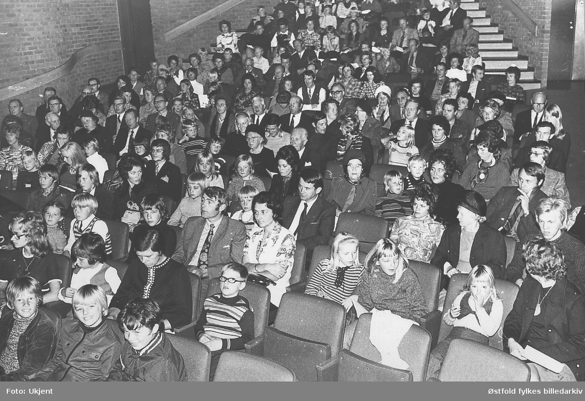 Festival i Speilet kino, høsten 1972. Yamaha musikkskole i Fredrikstad. 
Publikum i salen.