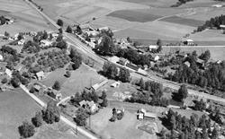 Eidsberg jernbanestasjon  flyfoto 1951, omkringliggende beby