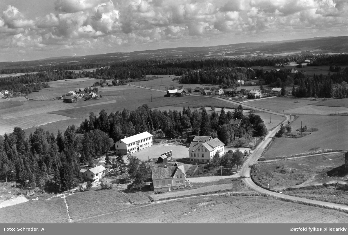 Misjonshuset og skole  i Skiptvet, flyfoto 11. juni  1959.